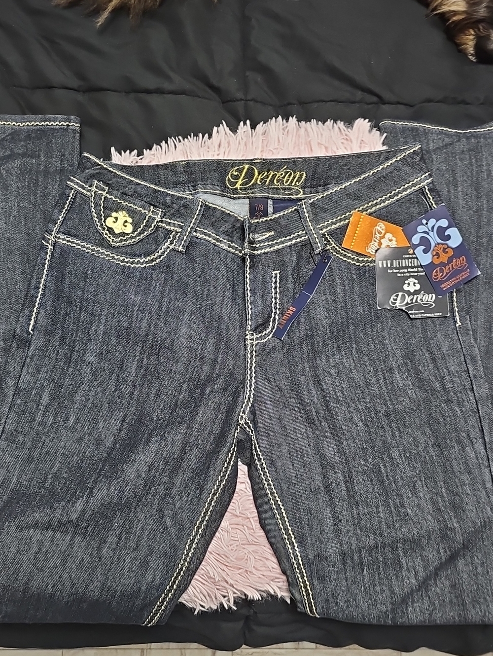 NEW Dereon Women's Skinny Jeans with Contrast Stitching